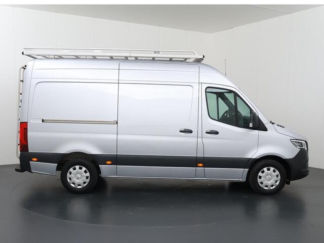 Mercedes-Benz SPRINTER 317 CDI | Aut. | L2 H2 | Airco | LED Koplampen | Lederen Bekleding | 3-zits | Imperiaal + Ladder | Parkeercamera | Android Auto | Apple Carplay |