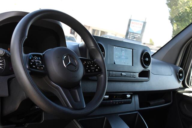 Mercedes-Benz SPRINTER 317 1.9 CDI L2H2 RWD Black Edition Camera, Cruise, Carplay, LED, 170pk, Automaat, 3500kg Trekhaak, Stoelverwarming, Mbux, Uniek!