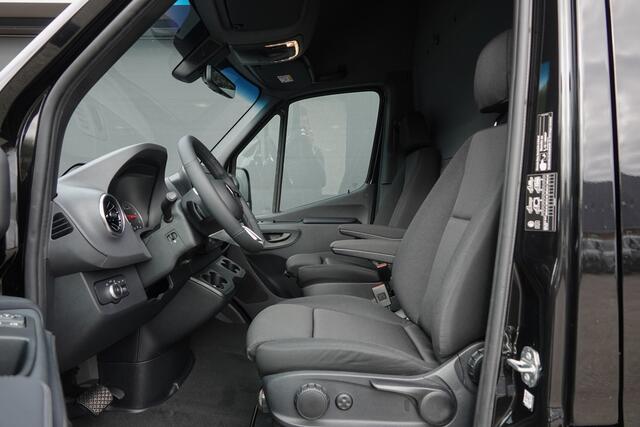Mercedes-Benz SPRINTER 4x4 319Cdi 190Pk 9G-tronic | L2H2 | 2x Schuifdeur | 4WD | AWD | Bullbar | Treeplanken | 18'' All Terrain | Obsidian Black