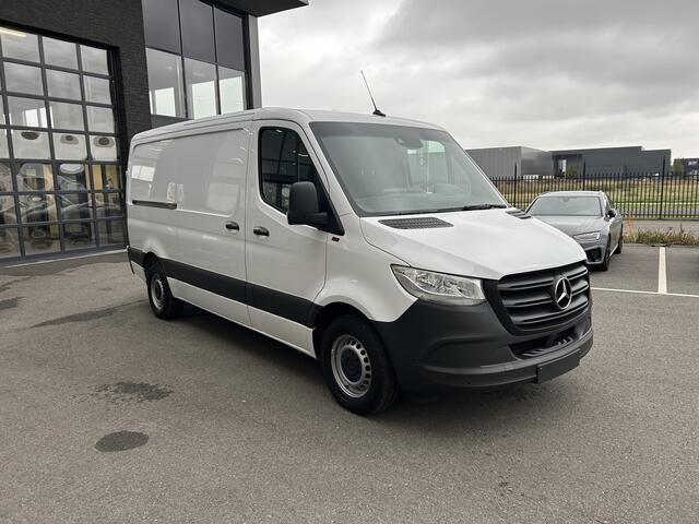 Mercedes-Benz SPRINTER 317 CDI L2 H1 SORTIMO / Automaat / MBUX / Camera / Parkeersensoren / Navigatie / Airco
