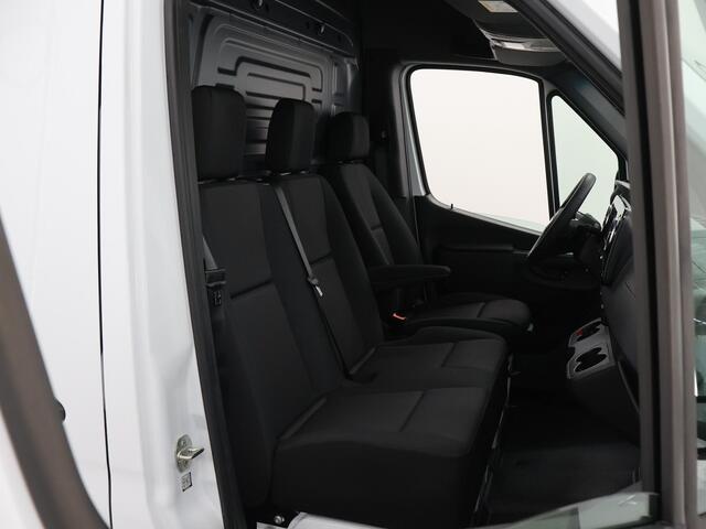 Mercedes-Benz SPRINTER 317 CDI | Aut. | L2 H2 | RWD | PRO | 3500KG. AHW | Airco | Cruise Control | Parkeercamera | Lane Assist | Dodehoekassistent | Comfort Bestuurdersstoel |