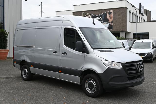 Mercedes-Benz SPRINTER 317 CDI L2H2 RWD MBUX met camera, Led in laadruimte, Opstap