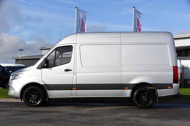 Mercedes-Benz SPRINTER 319 V6 3.0 CDI L2H2 AMG Edition 360 Camera, Cruise, Carplay, 10,5'' Mbux, LED, Stoelverwarming, Standkachel, Automaat, Trekhaak, Uniek!