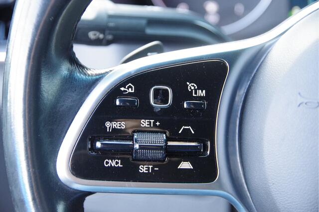 Mercedes-Benz SPRINTER 319 3.0 CDI V6 L2H2 AUT. LED, 360 CAMERA, ADAPT. CRUISE, TREKHAAK, MBUX 10'', STANDKACHEL, NAVI, CLIMA, PARKEERSENSOREN, APPLE CARPLAY, STOELVERWARMING