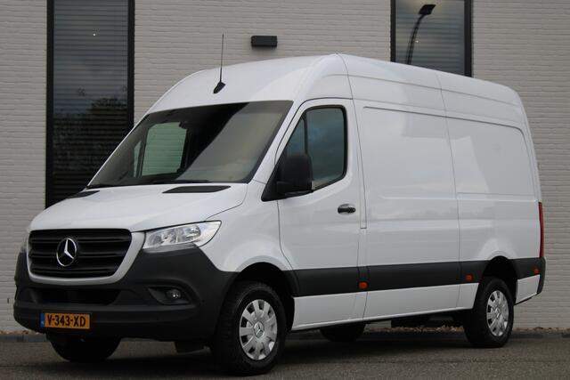 Mercedes-Benz SPRINTER 319 3.0 CDI / L2H2 / Apple CarPlay / Camera / Gereedschap kasten / Nette Staat.