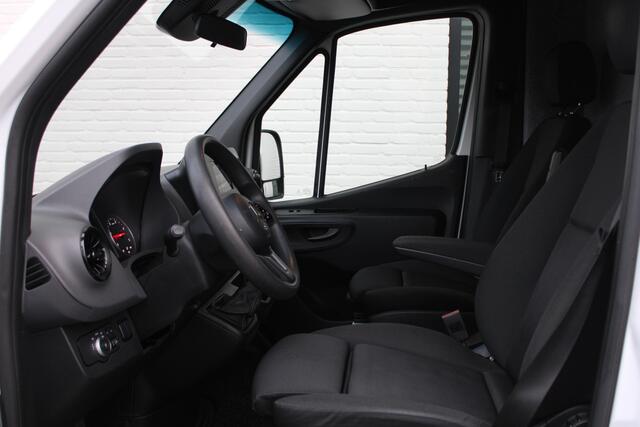 Mercedes-Benz SPRINTER 319 3.0 CDI / L2H2 / Apple CarPlay / Camera / Gereedschap kasten / Nette Staat.