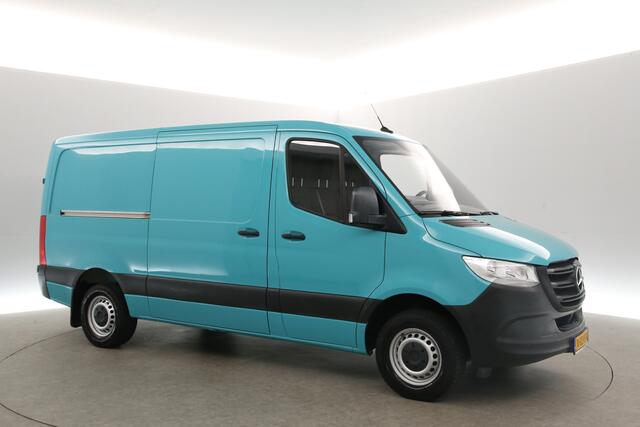 Mercedes-Benz SPRINTER 319 3.0 CDI L2H1 191PK V6 | Aut. | 2800kg Trekgew. | Trekh. | Airco | Camera | Cruise | 3-Zits | Carplay