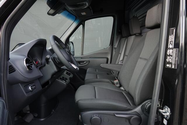 Mercedes-Benz SPRINTER L2H2 315Cdi 150Pk 9G-Tronic | RWD | Stoel-Bank | 3.500Kg trekgewicht | Achteruitrijcamera | Trekhaak | 17'' Obsidian Black