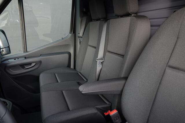 Mercedes-Benz SPRINTER L2H2 315Cdi 150Pk 9G-Tronic | RWD | Stoel-Bank | 3.500Kg trekgewicht | Achteruitrijcamera | Trekhaak | 17'' Obsidian Black