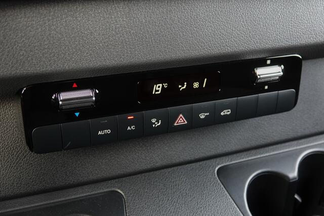 Mercedes-Benz SPRINTER L2H2 315Cdi 150Pk 9G-Tronic | RWD | Stoel-Bank | 3.500Kg trekgewicht | Achteruitrijcamera | Trekhaak | 17'' Obsidian Black