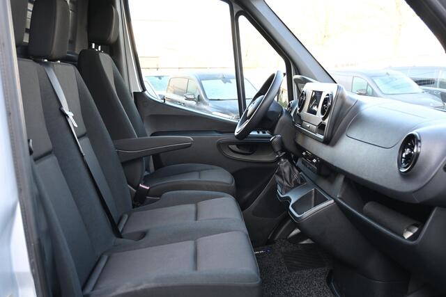 Mercedes-Benz SPRINTER 317 CDI L2H2 RWD MBUX met camera, Led in laadruimte, Opstap