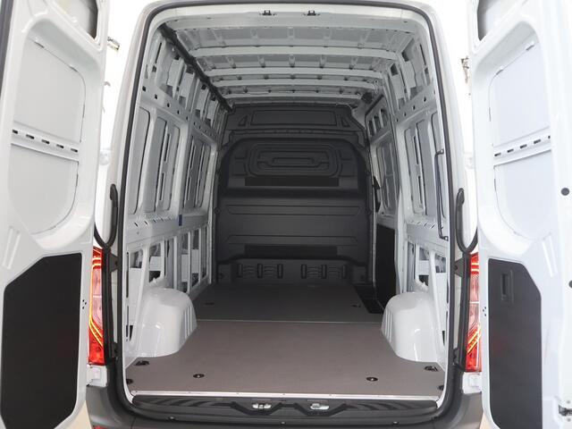 Mercedes-Benz SPRINTER 319 L2H2 RWD SELECT | LED | DISTRONIC | WINTERPAKKET | LEER | BPM VRIJ