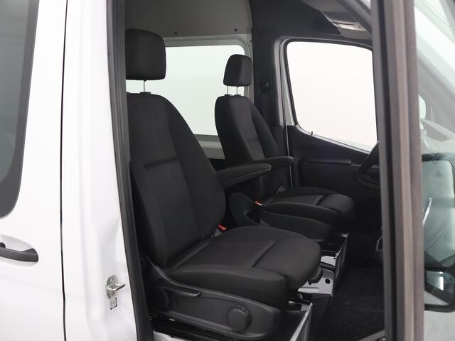 Mercedes-Benz SPRINTER 315 CDI | L2 H2 | RWD | Aut. | DUBBEL CABINE | NL AUTO | DEALER ONDERHOUDEN | 6-ZITS | 2800KG TREKHAAK | GROOT NAVIGATIE 10.25" | CAMERA | CRUISE | AIRCO | BETIMMERDE LAADRUIMTE | CARPLAY | ANDROID AUTO
