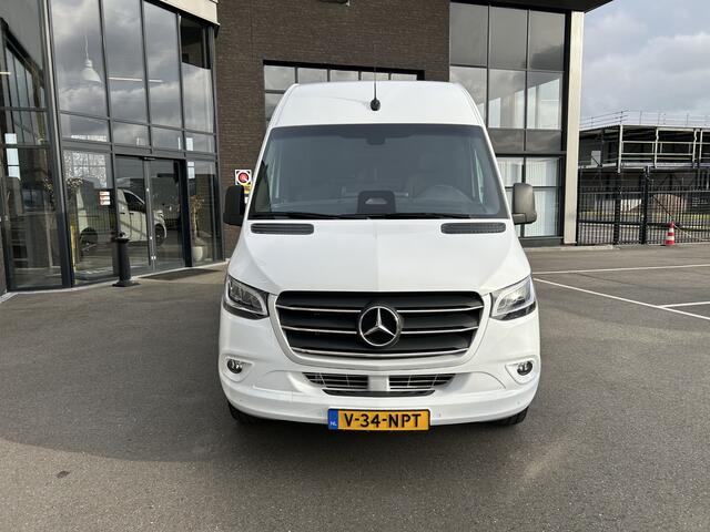 Mercedes-Benz SPRINTER 317 CDI L2 H2 Pro / LED / MBUX / Navigatie / Camera / Parkeersensoren / Cruise control / Airco / 270 Graden achterdeuren