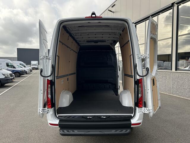 Mercedes-Benz SPRINTER 317 CDI L2 H2 Pro / LED / MBUX / Navigatie / Camera / Parkeersensoren / Cruise control / Airco / 270 Graden achterdeuren