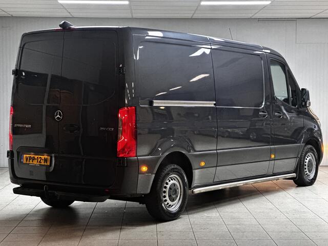 Mercedes-Benz SPRINTER 211 1.9 CDI L2H2 FWD /AUTOMAAT! /Trekhaak! /Camera /3-Zitplaatsen /Zij-schuifdeur rechts /Apple + Android /DAB+! /Keyless Go /Stoelverw. /Navi /Climat /Cruise /Elek. pakket /Bluetooth /Armsteun.