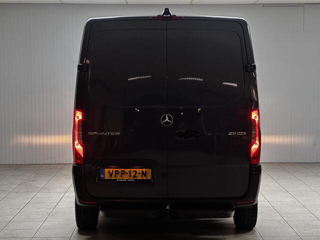 Mercedes-Benz SPRINTER 211 1.9 CDI L2H2 FWD /AUTOMAAT! /Trekhaak! /Camera /3-Zitplaatsen /Zij-schuifdeur rechts /Apple + Android /DAB+! /Keyless Go /Stoelverw. /Navi /Climat /Cruise /Elek. pakket /Bluetooth /Armsteun.