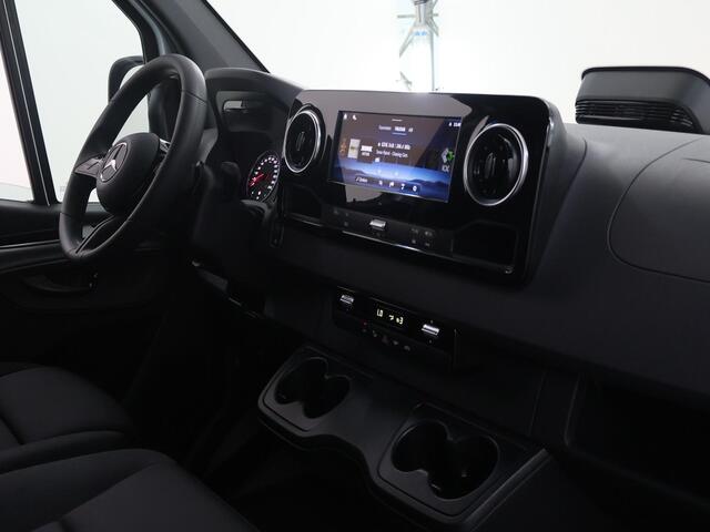 Mercedes-Benz SPRINTER 317 CDI | L2 H2 | Aut. | RWD | PRO | BPM VRIJ! | 3500 KG AHW | CARPLAY | ANDROID AUTO | 3-ZITS | CRUISE | CAMERA | AIRCO | SPOORASSISTENT | DODEHOEKDETECTIE |