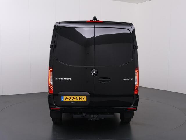 Mercedes-Benz SPRINTER 319 CDI | Aut. | L2 H1 | Select | Distronic Plus | LM Velgen | 3500 KG. Trekhaak | 3-zits | Navigatie | Parkeercamera | Laadruimte-betimmering | Certified