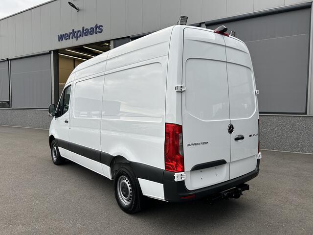 Mercedes-Benz SPRINTER 317 CDI L2 H2 2800KG Trekhaak / MBUX / Camera / Navigatie / Stand kachel / Airco / 270 Graden achterdeuren