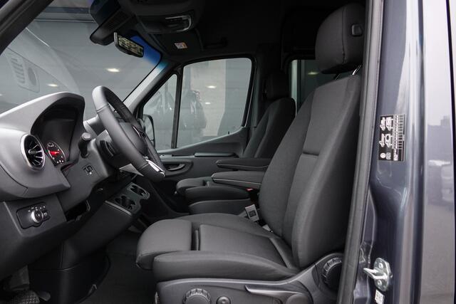 Mercedes-Benz SPRINTER 4x4 319Cdi 190Pk 9G-tronic | L2H2 | Dubbele Cabine | 2x Schuifdeur | 4WD | AWD | Bullbar | Treeplanken | 18'' All Terrain | Tenoriet Grijs