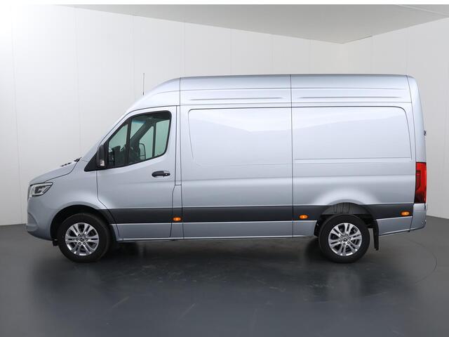 Mercedes-Benz SPRINTER 319 CDI | Aut. | L2 H2 | Select | LED Koplampen | 3-zits | Achteruitrijcamera | Navigatie | Apple Carplay/Android Auto | 3500 KG. AHW | Distronic Plus | LM Velgen | Certified