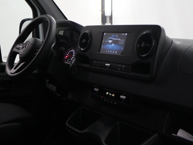 Mercedes-Benz SPRINTER 317 CDI | Aut. | L2 H2 | Aut. | Navigatie | 2-zits | Opstaptrede | Cruise Control | Spiegelpakket| Parkeercamera | Airco | Dodehoekassistent | Certified