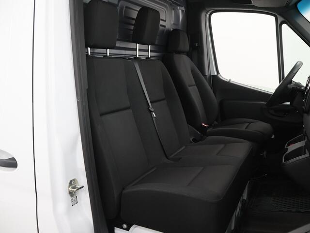 Mercedes-Benz SPRINTER 317 CDI | Aut. | L2 H2 | Pro | 3-zits | Airco | Cruise Control | 3500 KG. AHW | Parkeercamera | Certified