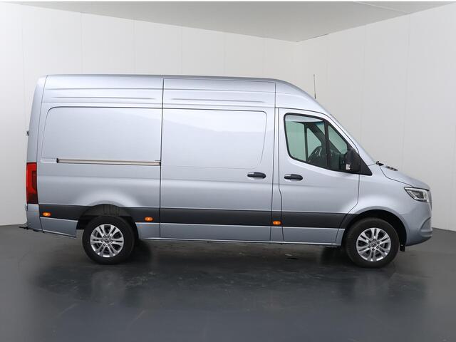 Mercedes-Benz SPRINTER 317 CDI | AUT. | SELECT | L2 H2 | AUTOMAAT | 3500 KG. AHW | ADAPTIEVE CRUISE | STOELVERWARMING | LED | NAVIGATIE | CAMERA | TREKHAAK | BETIMMERDE LAADRUIMTE | 3-ZITS