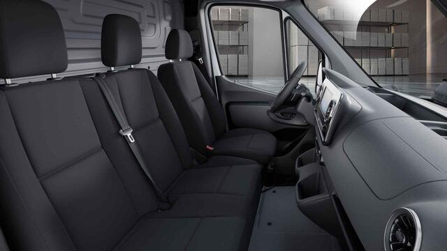 Mercedes-Benz SPRINTER 317 CDI L2 H2 Pro | 3 zits | Achteruitrijcamera | 3.500 kg trekgewicht | Vloer en Wand Betimmering |