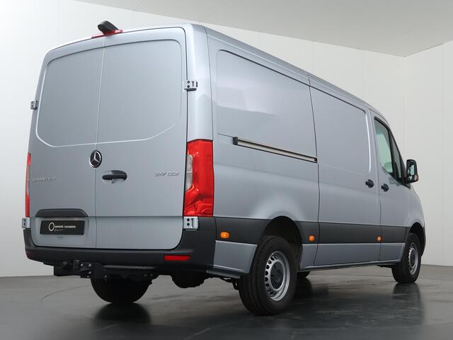 Mercedes-Benz SPRINTER 317 CDI | Aut. | L2 H1 | Pro | 3500 KG. AHW | Parkeercamera | Apple Carplay/Android Auto | Alarm | Trekhaak | 3-zits | BPM-VRIJ | Certified