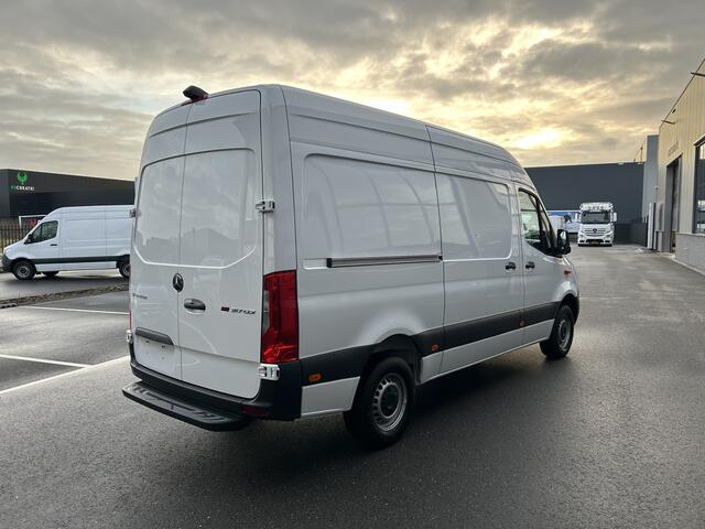 Mercedes-Benz SPRINTER 317 CDI L2 H2 Automaat / 360 Camera / MBUX / Navigatie / Cruise control / Airco / 270 Graden achterdeuren