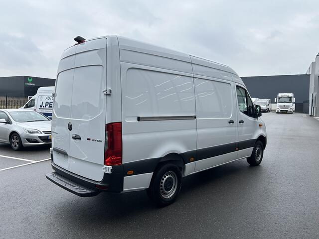 Mercedes-Benz SPRINTER 317 CDI L2 H2 Automaat / 360 Camera / MBUX / Navigatie / Cruise control / Airco / 270 Graden achterdeuren