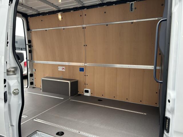 Mercedes-Benz SPRINTER 317 CDI L2 H2 Automaat / 360 Camera / MBUX / Navigatie / Cruise control / Airco / 270 Graden achterdeuren