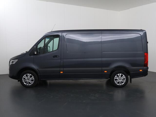 Mercedes-Benz SPRINTER 317 CDI | Aut. | L2 H1 | SELECT | ACHTERUITRIJCAMERA | NAVIGATIE | CRUISE CONTROL | TREKHAAK | BETIMMERDE LAADRUIMTE | 3-ZITS | LICHT -/ REGEN SENSOR | CERTIFIED