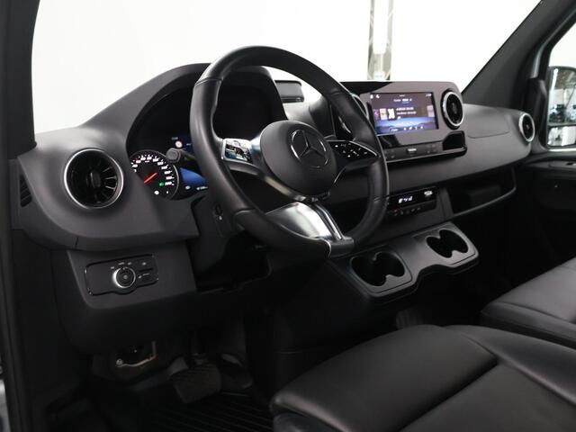 Mercedes-Benz SPRINTER 319 CDI | Aut. | L2 H1 | Select | Distronic | 3500 KG Trekhaak | 17" Lichtmetalen Wielen | Navigatie | Parkeercamera | LED Koplampen | Vloer+Zijwanden | Certified