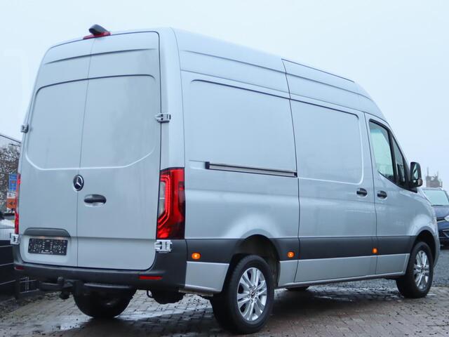 Mercedes-Benz SPRINTER 317CDI 170PK, 9G-Tronic, L2H2, 3500KG Trekhaak, 360 Camera, Distronic, Geveerde stoel, 2 Jaar Mercedes Garantie, Mooie en nette bus!