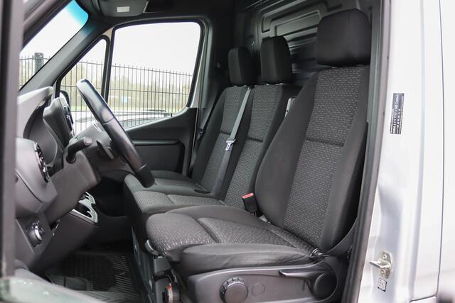 Mercedes-Benz SPRINTER 317CDI 170PK, 9G-Tronic, L2H2, 3500KG Trekhaak, 360 Camera, Distronic, Geveerde stoel, 2 Jaar Mercedes Garantie, Mooie en nette bus!
