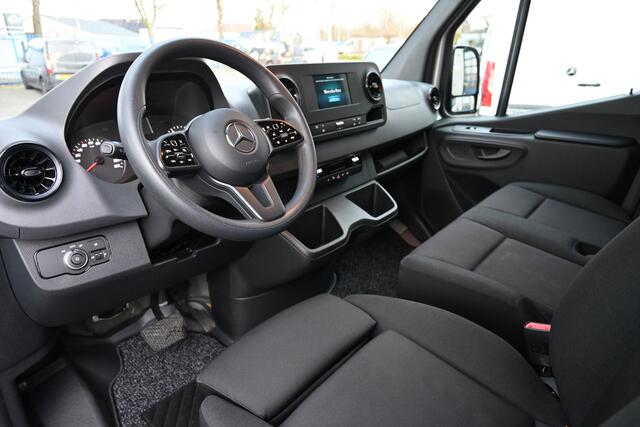 Mercedes-Benz SPRINTER 317 CDI L2H2 RWD 3500 kg trekhaak, MBUX met camera, Comfort stoel, Etc.