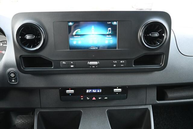 Mercedes-Benz SPRINTER 317 CDI L2H2 RWD 3500 kg trekhaak, MBUX met camera, Comfort stoel, Etc.