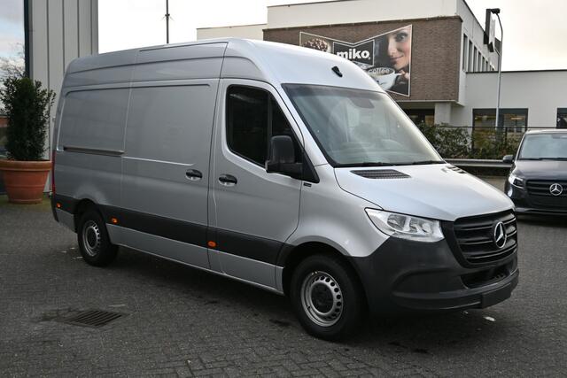 Mercedes-Benz SPRINTER 317 CDI L2H2 RWD 3500 kg trekhaak, MBUX met camera, Comfort stoel, Etc.