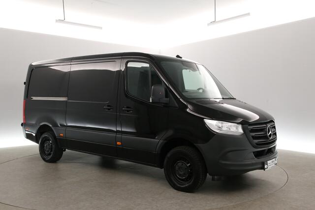 Mercedes-Benz SPRINTER 317 CDI 170PK L2H1 | Airco | Cruise | 3 Zits | Trekhaak | Camera | Carplay | Navi