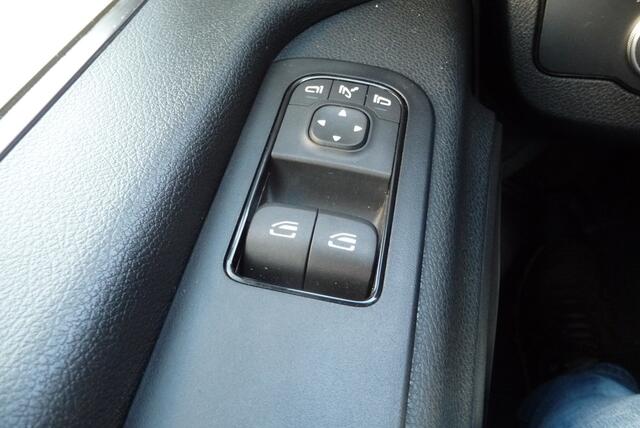 Mercedes-Benz SPRINTER 215 1.9 CDI L2H2 FWD autm trekhaak, 2000kg, camera