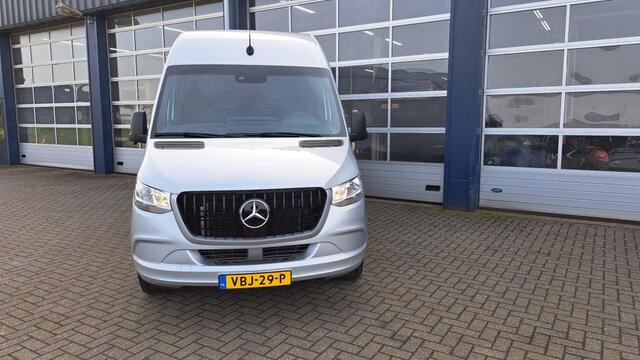 Mercedes-Benz SPRINTER 319CDI 3.0V6 190PK L2H2 / M-Bux / 3.500kg Trekhaak / Leer / Dis