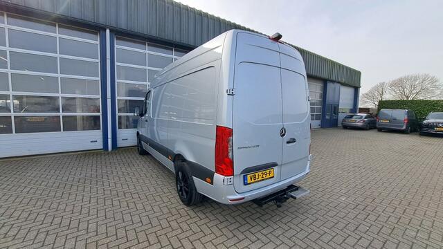 Mercedes-Benz SPRINTER 319CDI 3.0V6 190PK L2H2 / M-Bux / 3.500kg Trekhaak / Leer / Dis