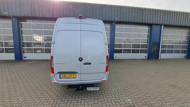 Mercedes-Benz SPRINTER 319CDI 3.0V6 190PK L2H2 / M-Bux / 3.500kg Trekhaak / Leer / Dis