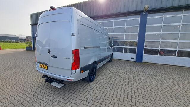 Mercedes-Benz SPRINTER 319CDI 3.0V6 190PK L2H2 / M-Bux / 3.500kg Trekhaak / Leer / Dis