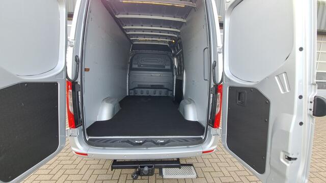 Mercedes-Benz SPRINTER 319CDI 3.0V6 190PK L2H2 / M-Bux / 3.500kg Trekhaak / Leer / Dis