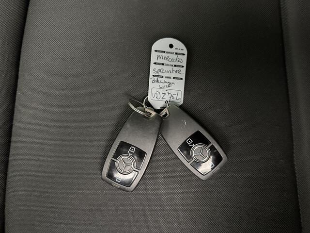 Mercedes-Benz SPRINTER 516CDI Automaat Bakwagen+Laadklep | Trekhaak 3500Kg | Navigatie | Zijdeur | Dakspoiler | Betimmering