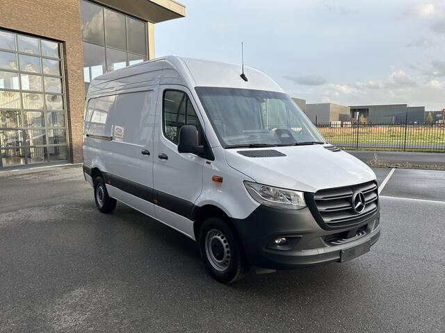 Mercedes-Benz SPRINTER 317 CDI L2 H2 Pro Facelift / MBUX / Navigatie / Camera / Geveerde stoel / Cruise control / Airco / 270 Graden achterdeuren